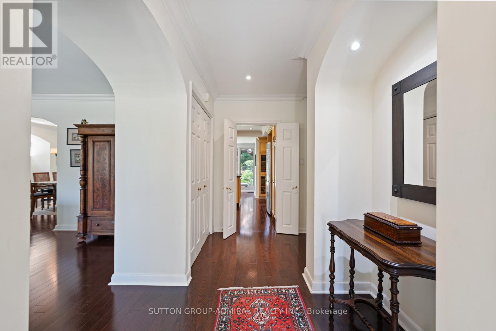 Property at 39 PINEHURST CRESCENT image 4