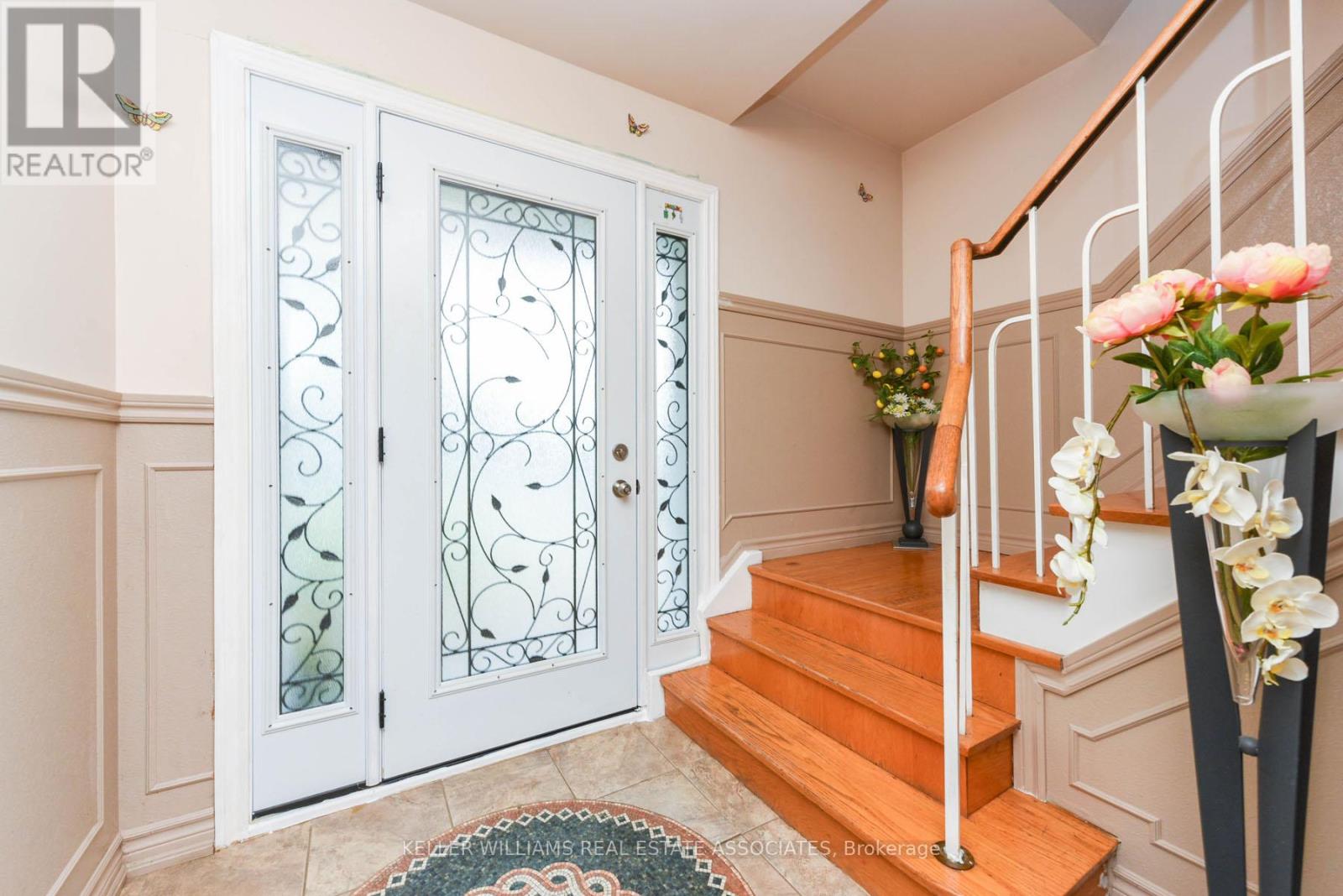 59 Watson Crescent, Brampton, Ontario  L6W 1E5 - Photo 3 - W12141961