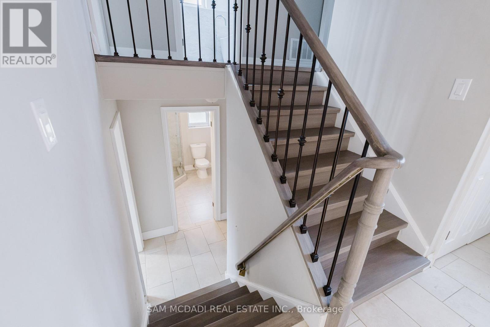 1198 Willowbrook Drive S, Oakville, Ontario  L6L 2J8 - Photo 23 - W12141981