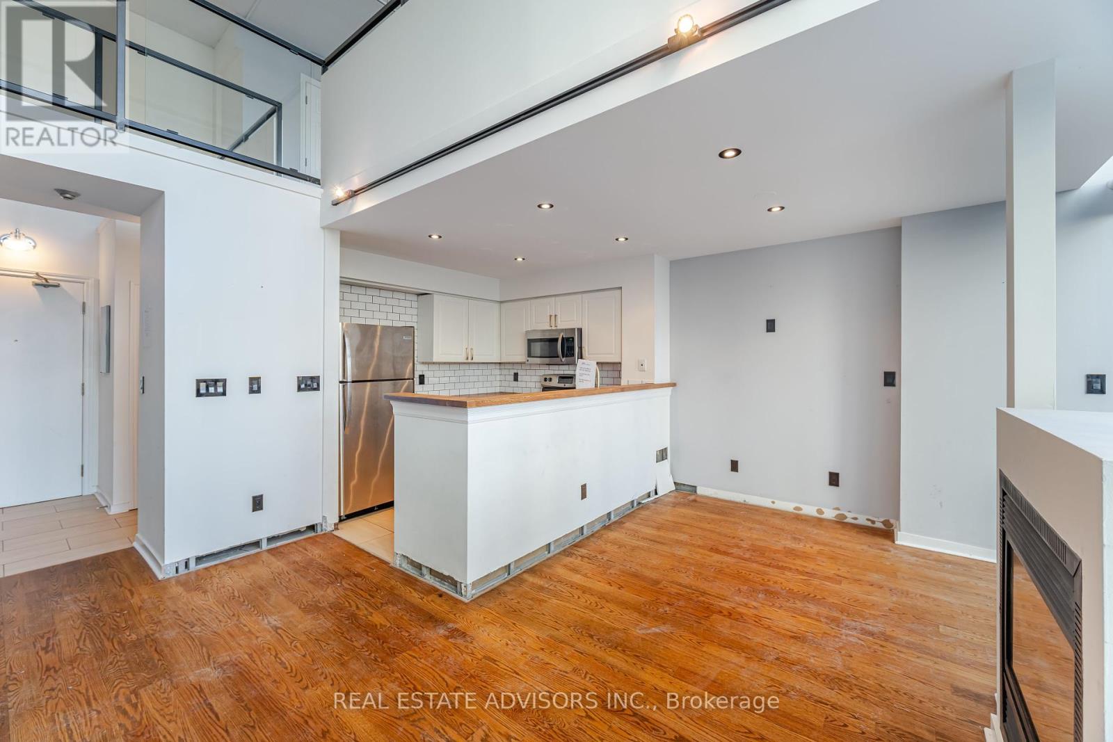 102 - 300 Manitoba Street, Toronto, Ontario  M8Y 4G6 - Photo 6 - W12141992