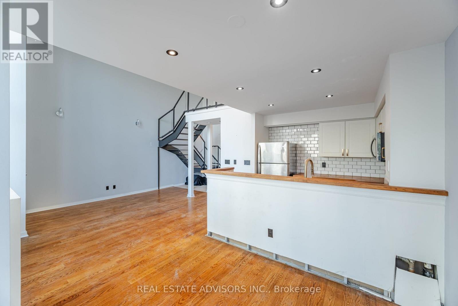 102 - 300 Manitoba Street, Toronto, Ontario  M8Y 4G6 - Photo 7 - W12141992