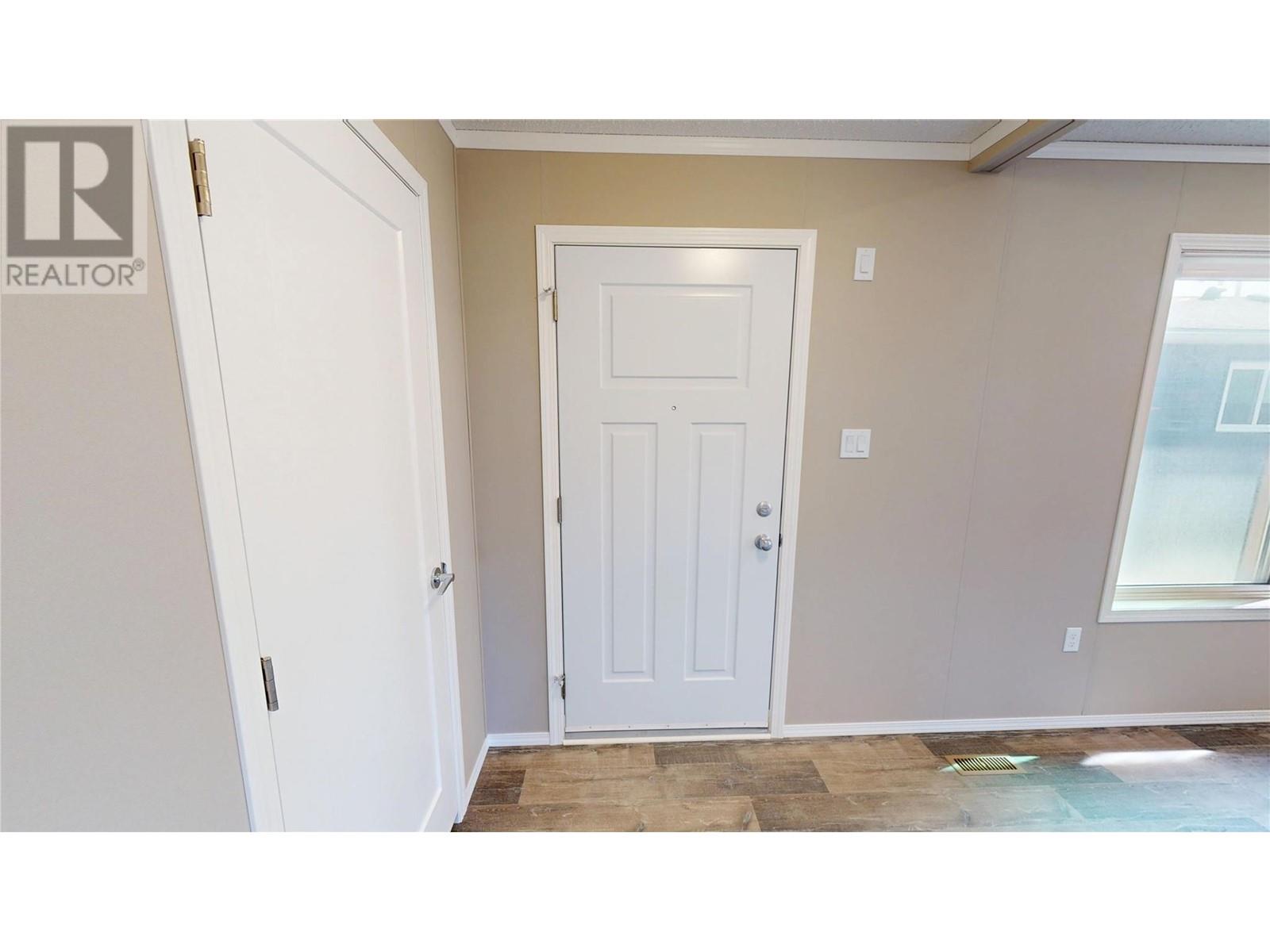 529 Pagurut Avenue W, Cranbrook, British Columbia  V1C 0G5 - Photo 6 - 10346917