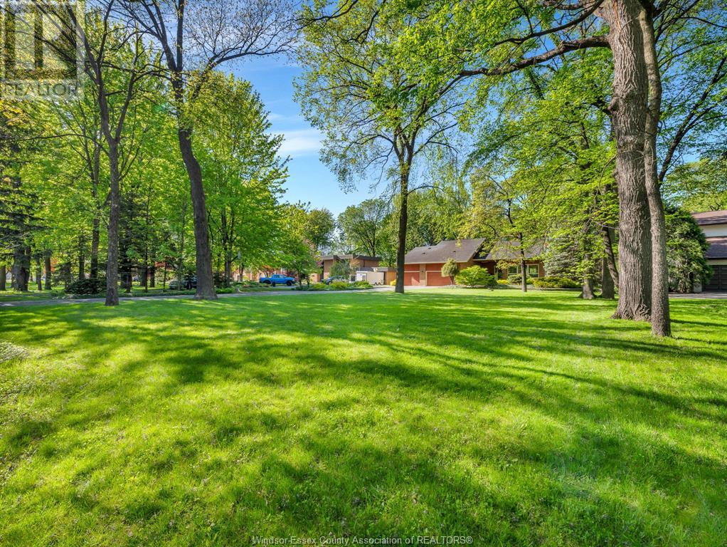 Property at 400 OLD TECUMSEH image 1