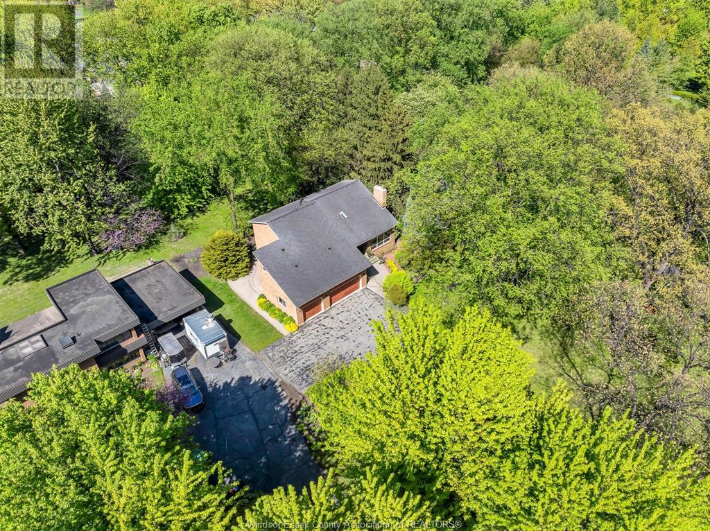 Property at 400 OLD TECUMSEH image 4