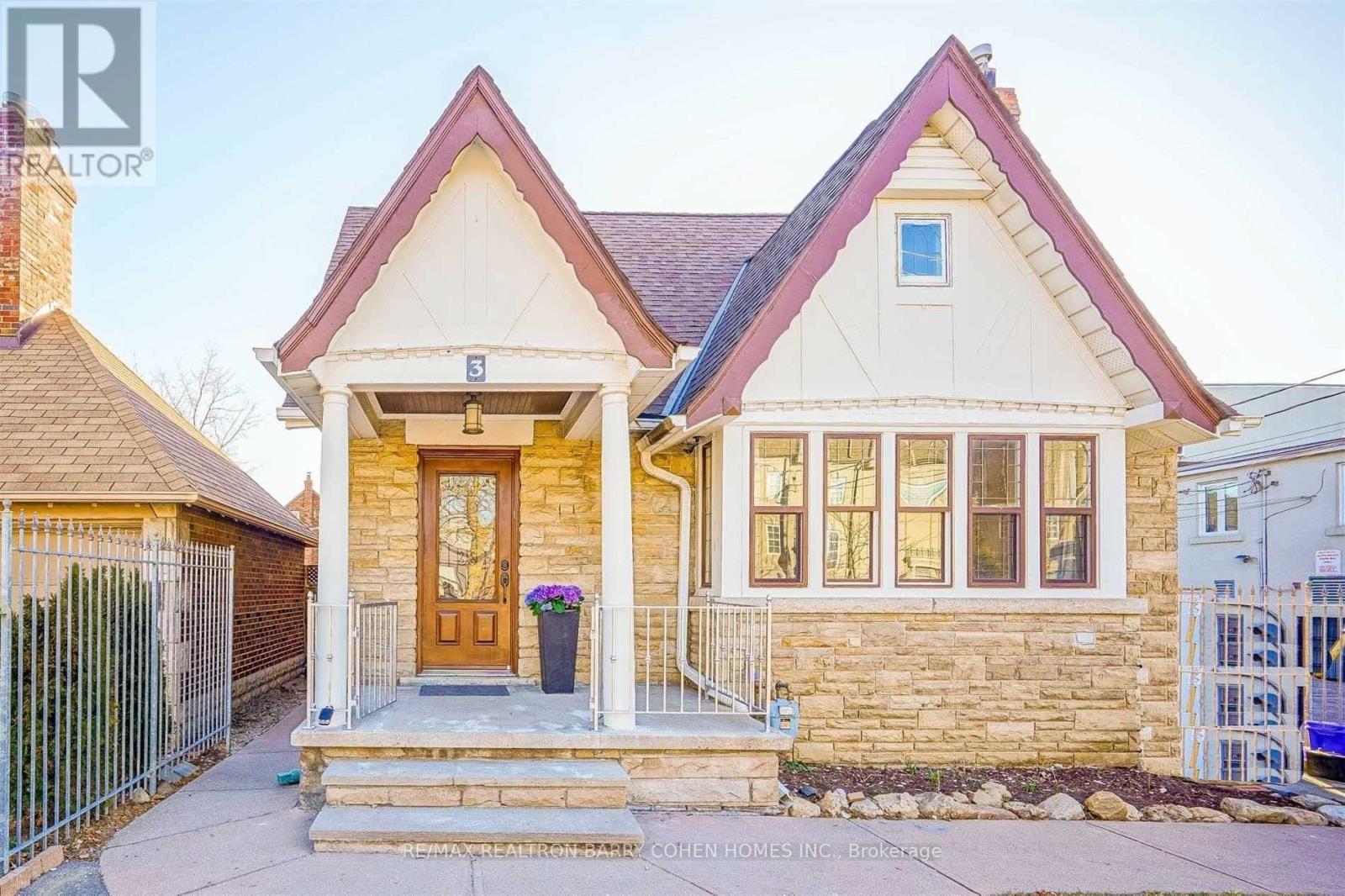Lower Level - 3 Fairleigh Crescent, Toronto, Ontario  M6C 3R7 - Photo 2 - C12142054