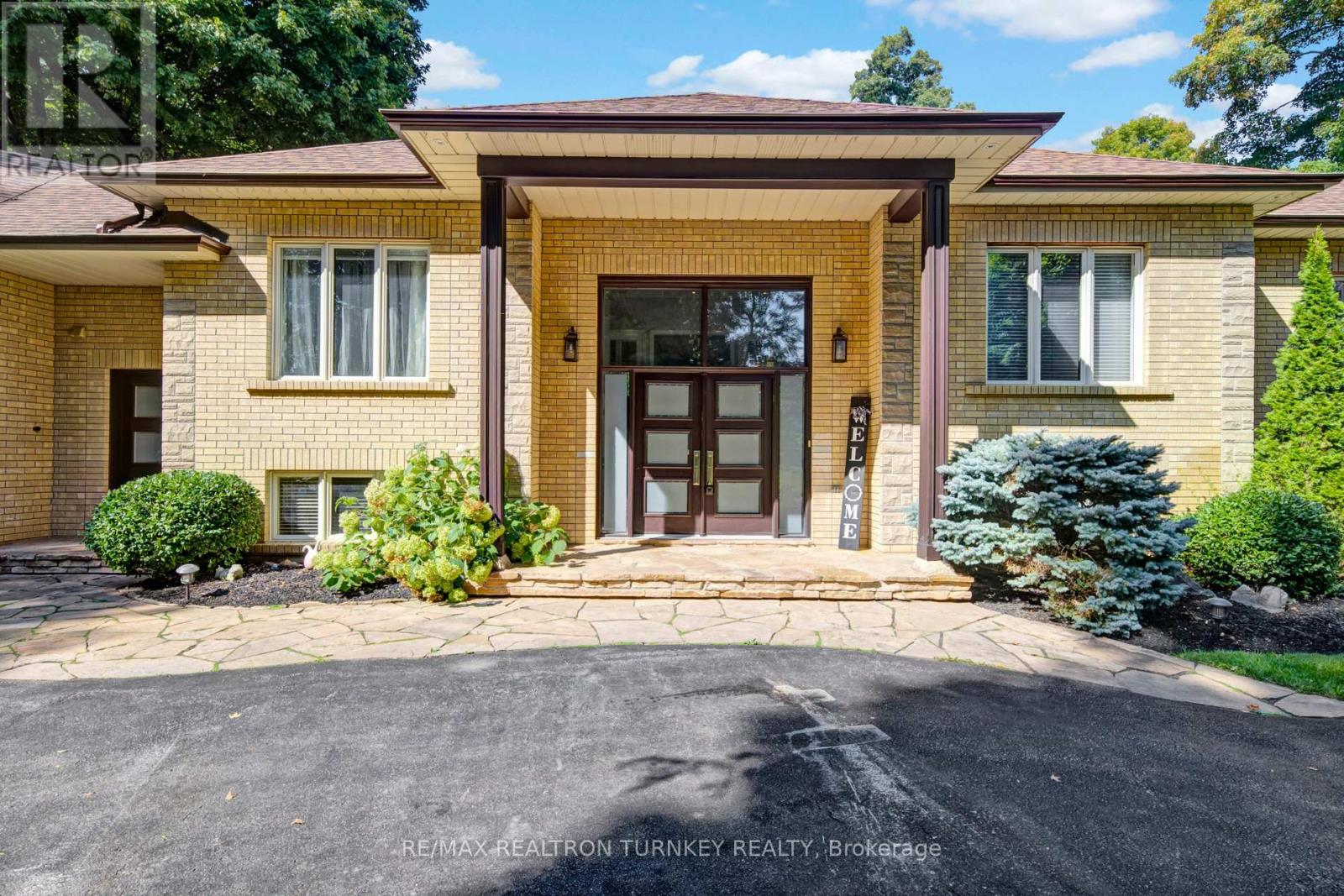 Property at 22 SHERWOOD GLEN image 2