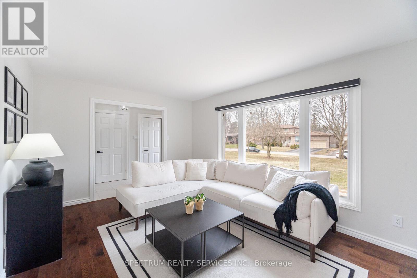 52 French Crescent, East Gwillimbury, Ontario  L9N 1J9 - Photo 10 - N12142128