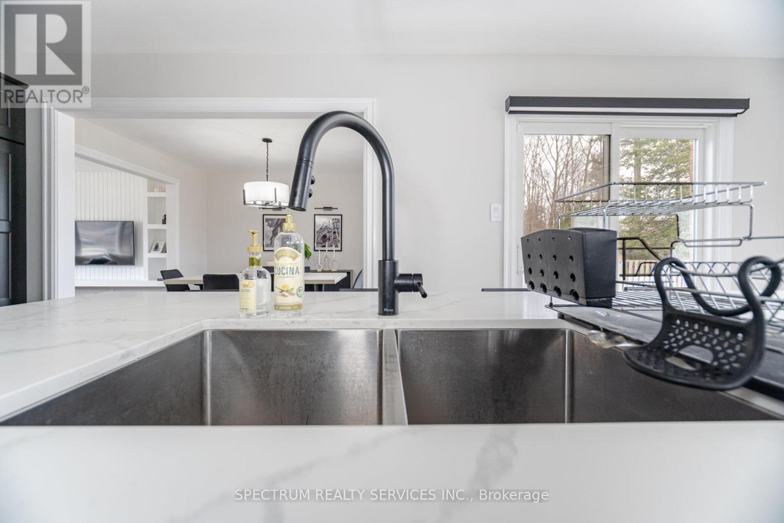 52 French Crescent, East Gwillimbury, Ontario  L9N 1J9 - Photo 17 - N12142128