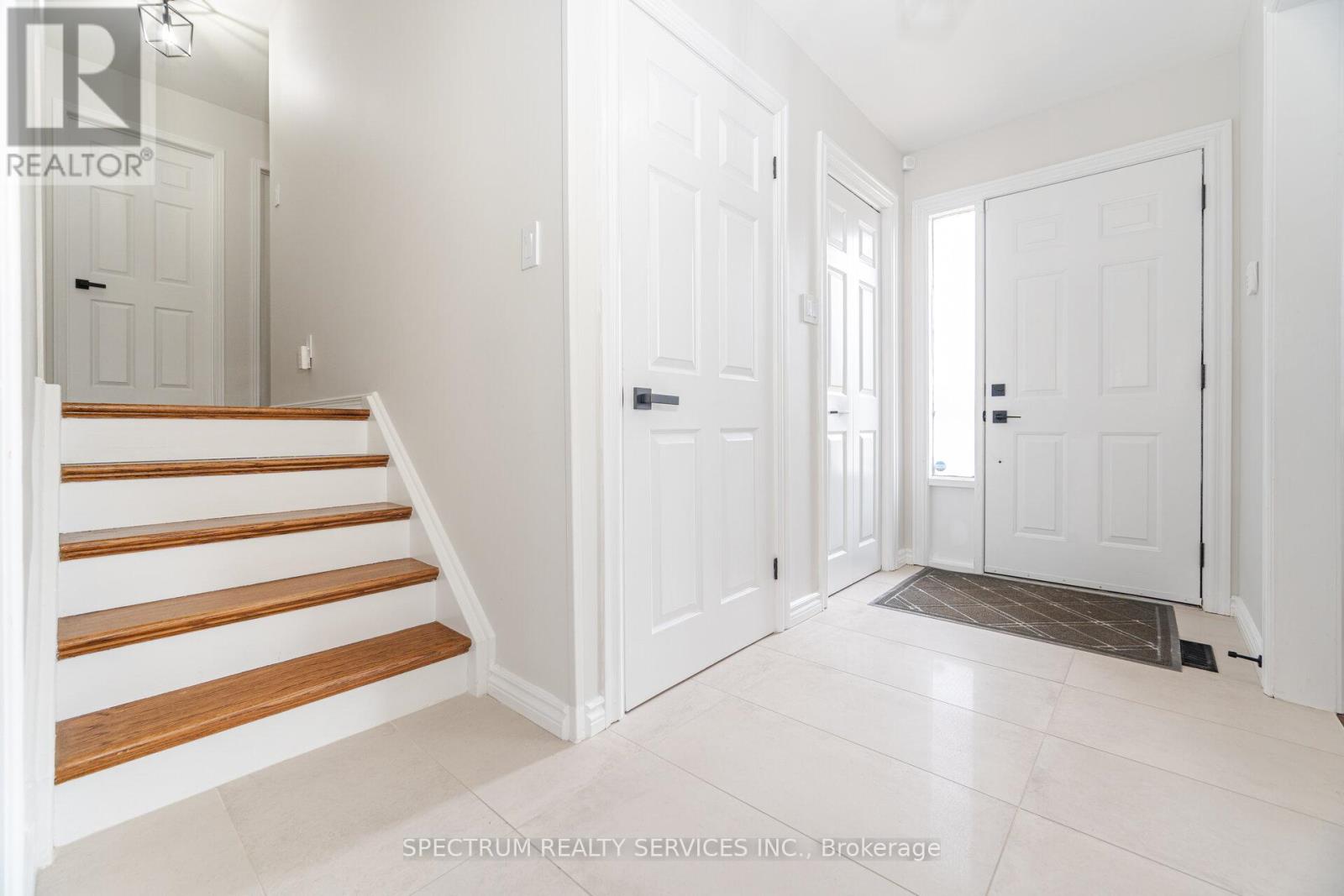 52 French Crescent, East Gwillimbury, Ontario  L9N 1J9 - Photo 19 - N12142128