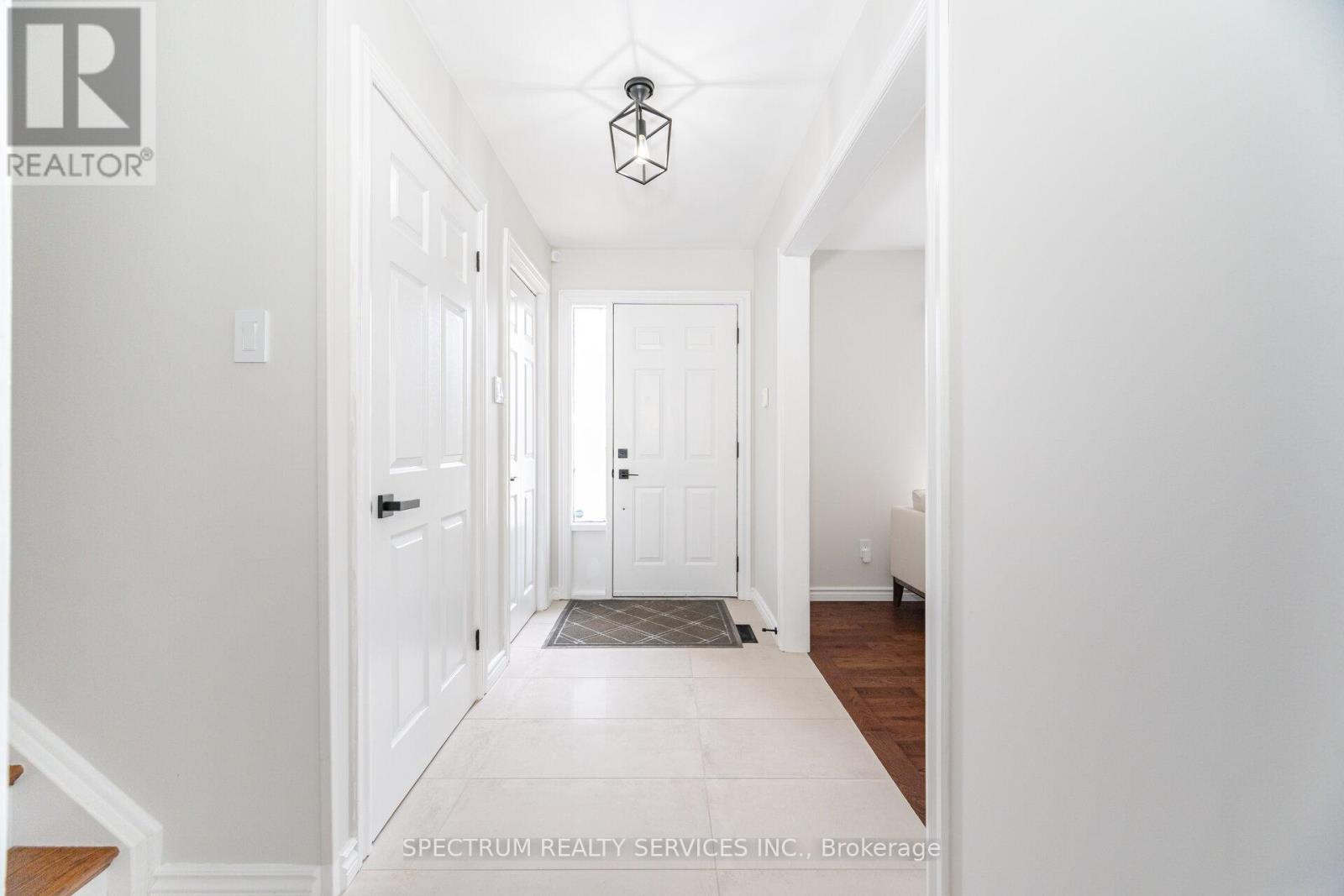52 French Crescent, East Gwillimbury, Ontario  L9N 1J9 - Photo 7 - N12142128