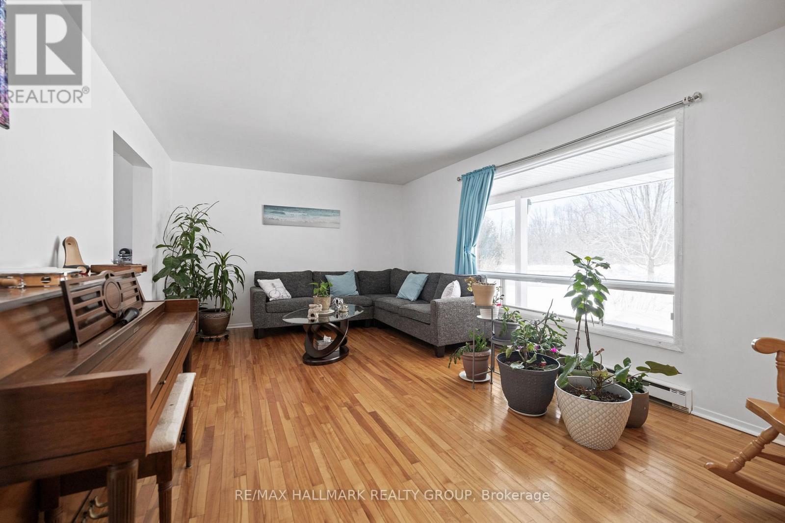 331 Eadie Road, Russell, Ontario  K4R 1E5 - Photo 9 - X12141926