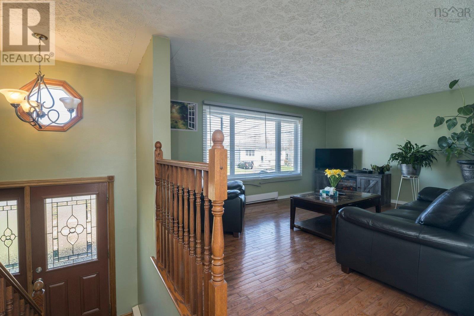 Property at 10 Cranberry C Crescent image 4