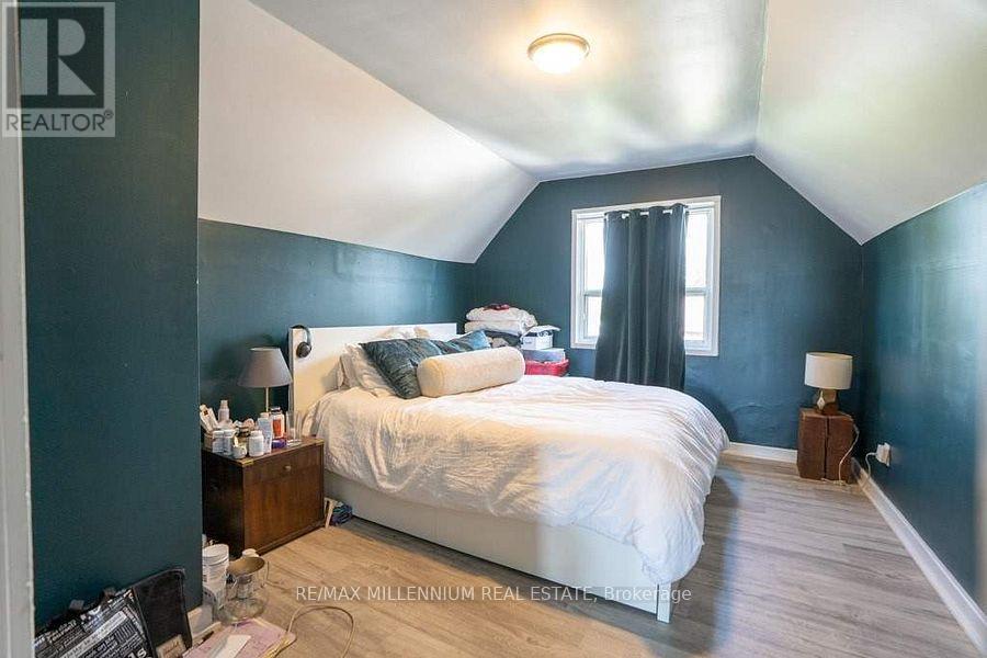 Upper - 17 Greenlaw Avenue, Toronto, Ontario  M6H 3V6 - Photo 12 - W12142073