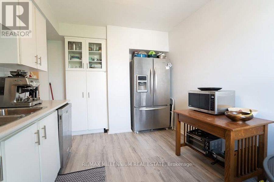 Upper - 17 Greenlaw Avenue, Toronto, Ontario  M6H 3V6 - Photo 8 - W12142073