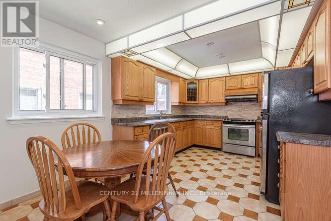 82 Leander Street, Brampton, Ontario  L6S 3M7 - Photo 12 - W12142091