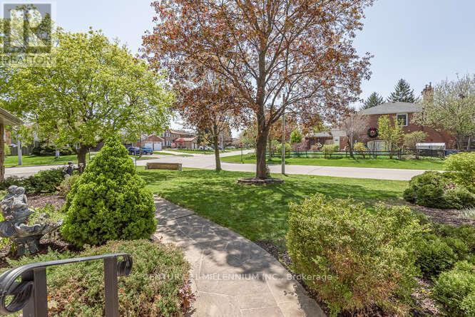 82 Leander Street, Brampton (Westgate), Ontario  L6S 3M7 - Photo 4 - W12142091
