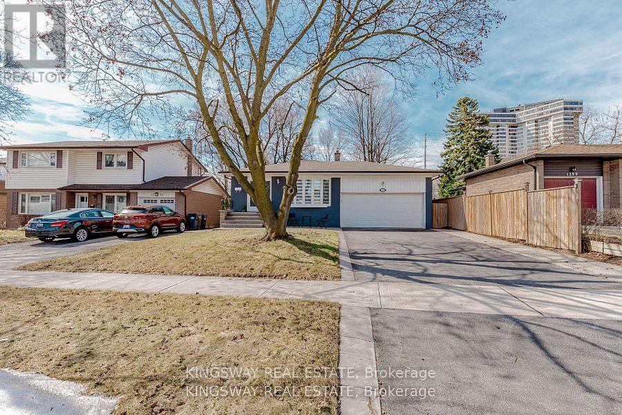 1395 Tyneburn Crescent, Mississauga, Ontario  L4X 1P6 - Photo 2 - W12142118
