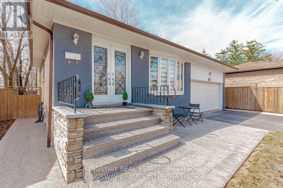 1395 Tyneburn Crescent, Mississauga, Ontario  L4X 1P6 - Photo 3 - W12142118