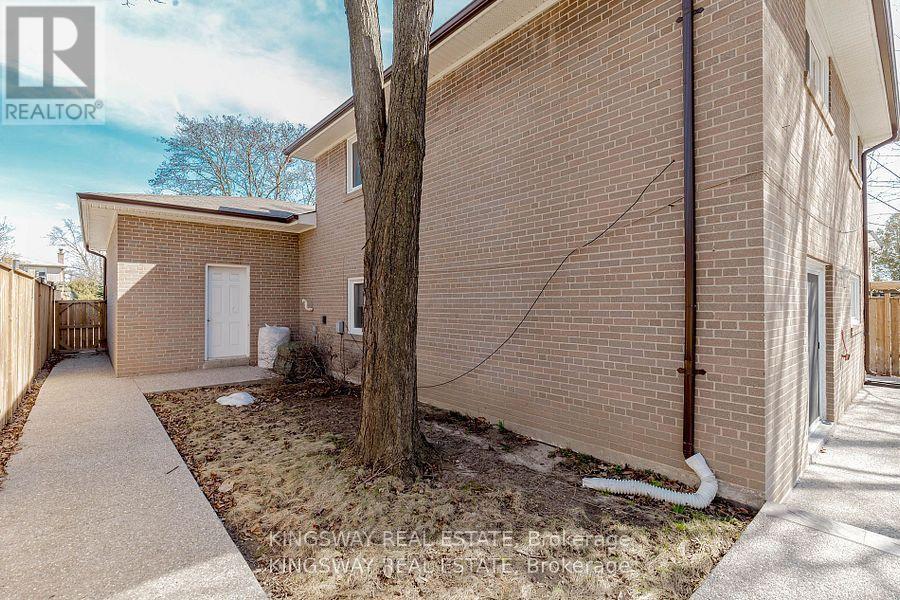 1395 Tyneburn Crescent, Mississauga, Ontario  L4X 1P6 - Photo 48 - W12142118