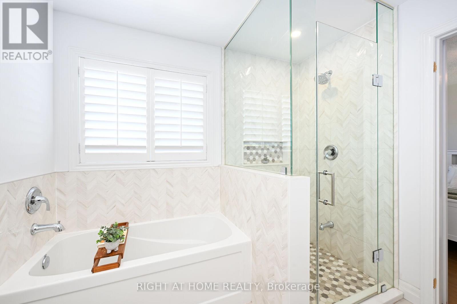 5847 Terrapark Trail, Mississauga (Churchill Meadows), Ontario  L5M 6S1 - Photo 19 - W12142125