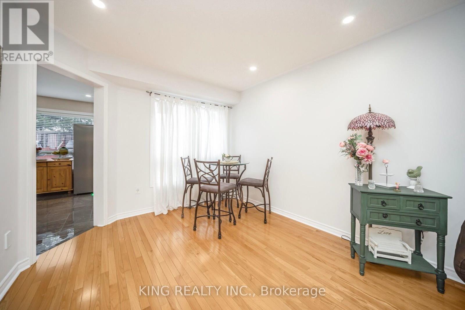 107 Herdwick Street, Brampton, Ontario  L6S 0A5 - Photo 12 - W12138252