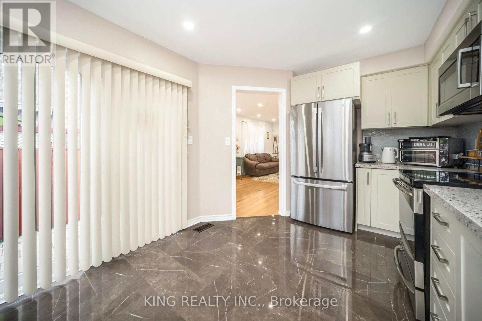 107 Herdwick Street, Brampton, Ontario  L6S 0A5 - Photo 18 - W12138252