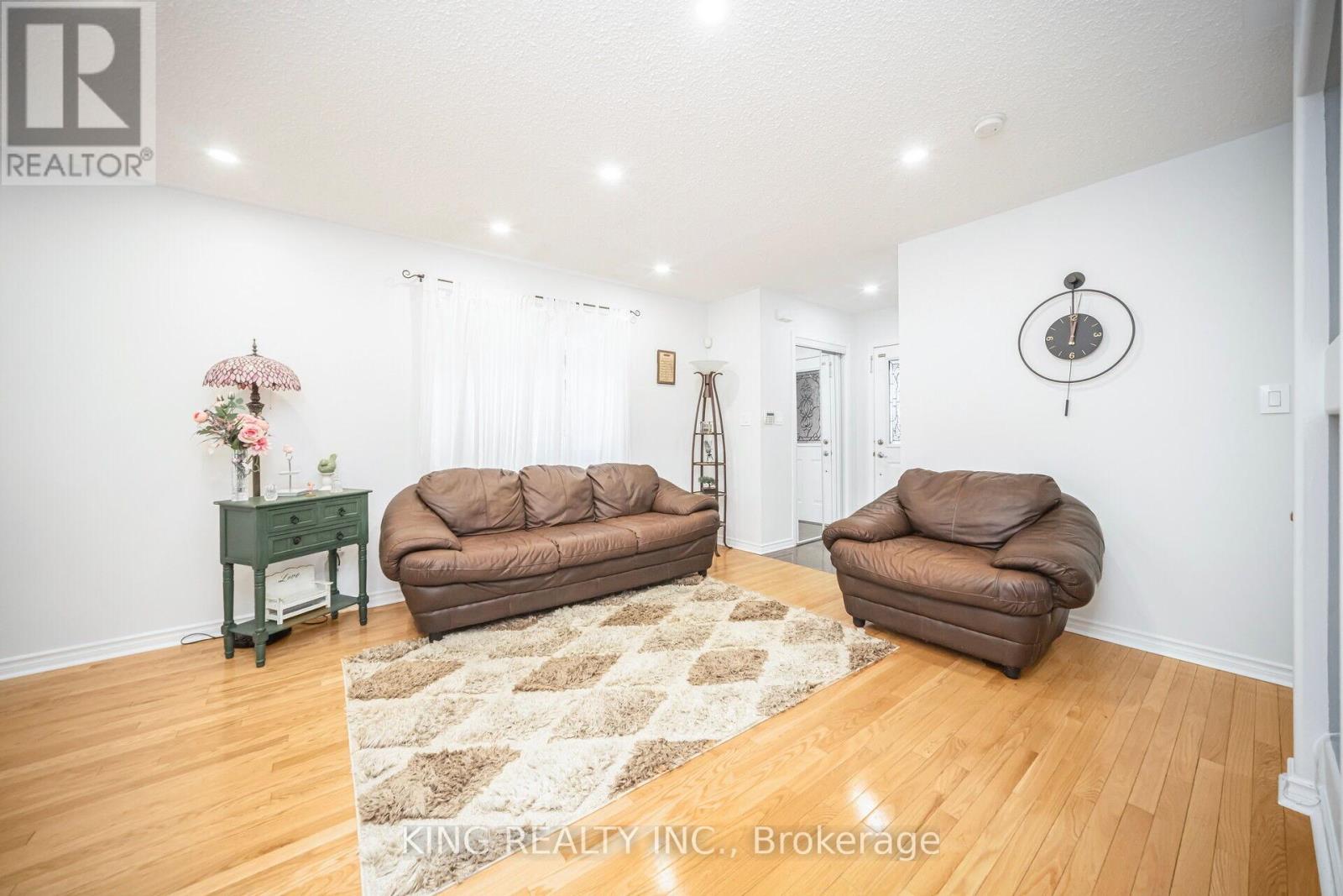 107 Herdwick Street, Brampton, Ontario  L6S 0A5 - Photo 8 - W12138252
