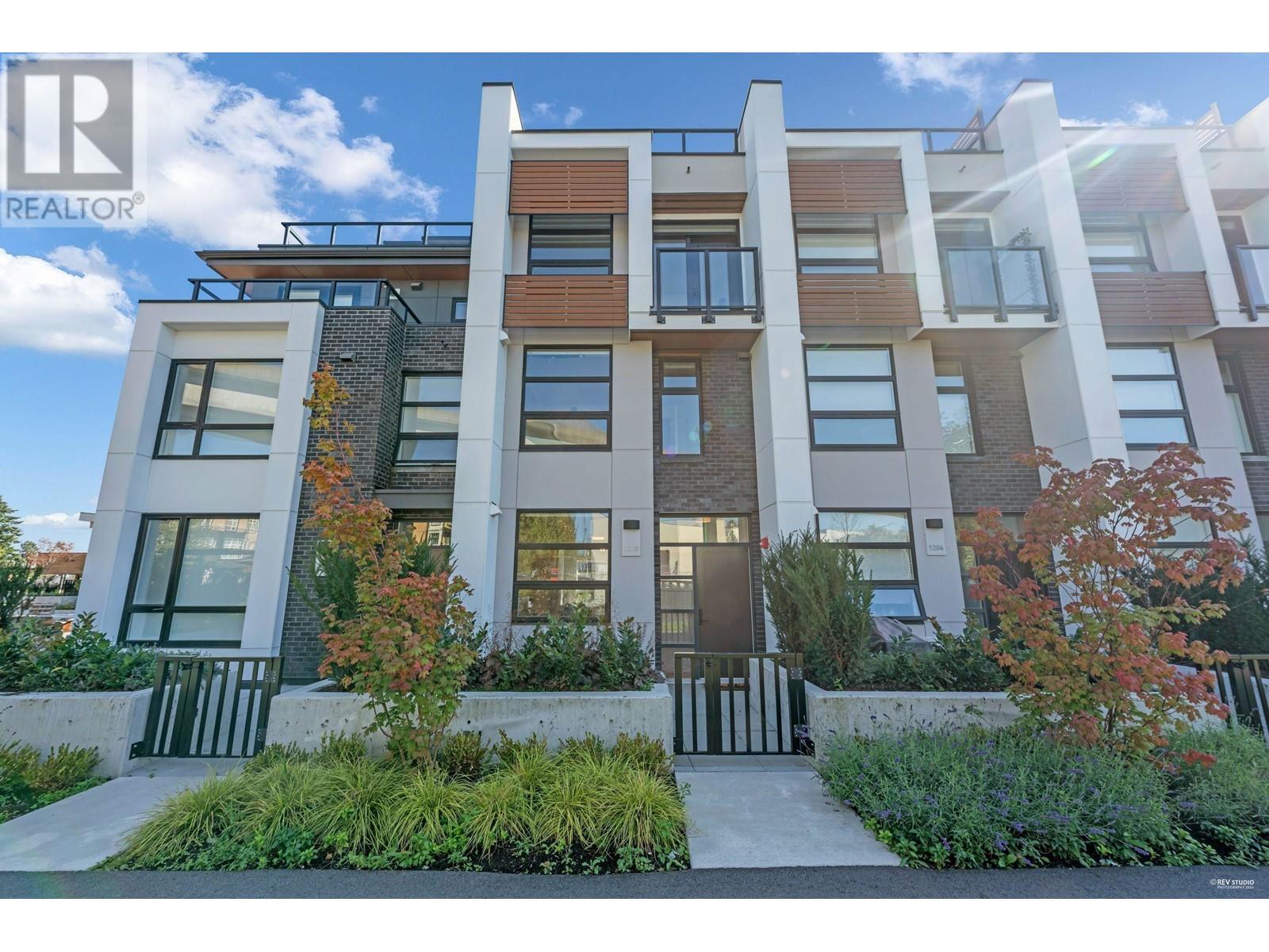 614 6085 Irmin Street, Burnaby, British Columbia  V5J 5C5 - Photo 1 - R3001364