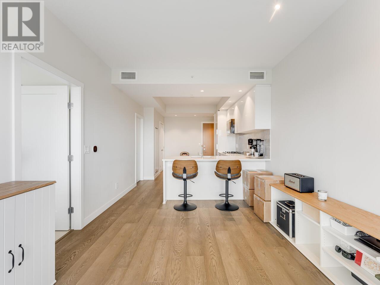 Property at 1704 5608 BERTON AVENUE image 3