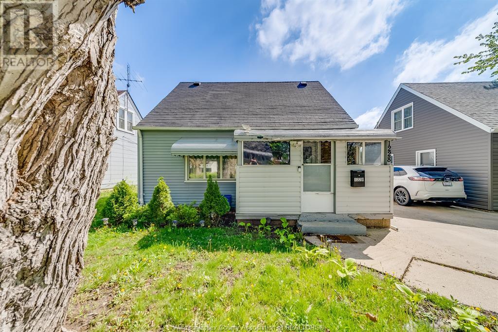 1228 Oak, Windsor, Ontario  N8X 2B1 - Photo 2 - 25011776