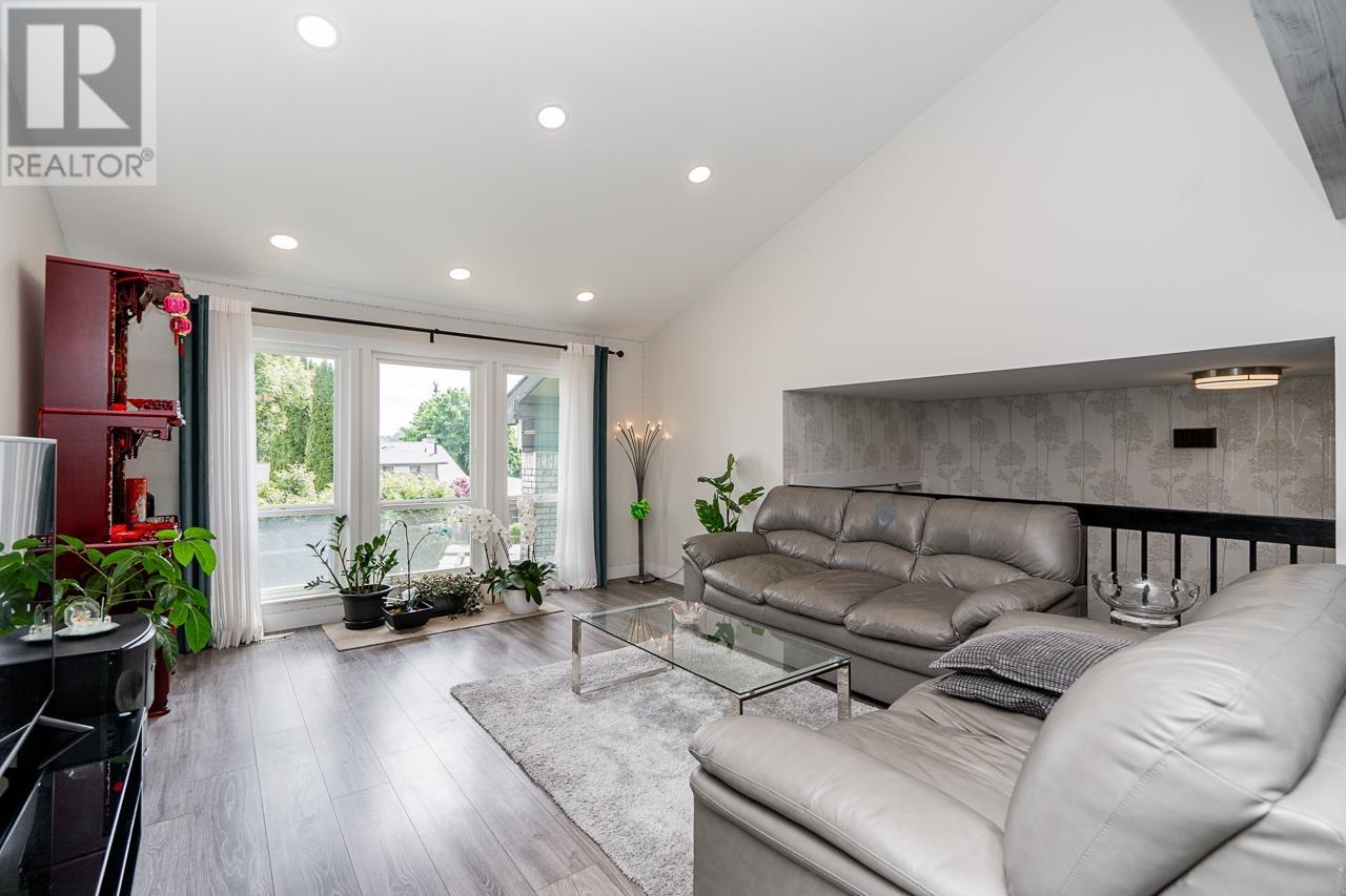 1334 Lansdowne Drive, Coquitlam, British Columbia  V3E 1K6 - Photo 4 - R3001359