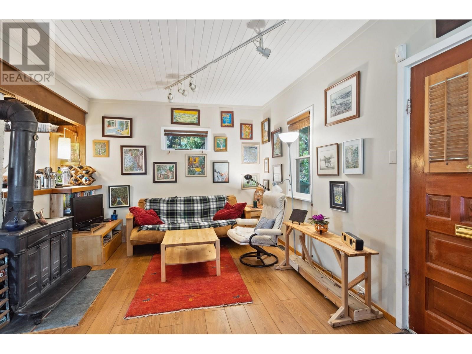Property at 713 E ST. JAMES ROAD image 2