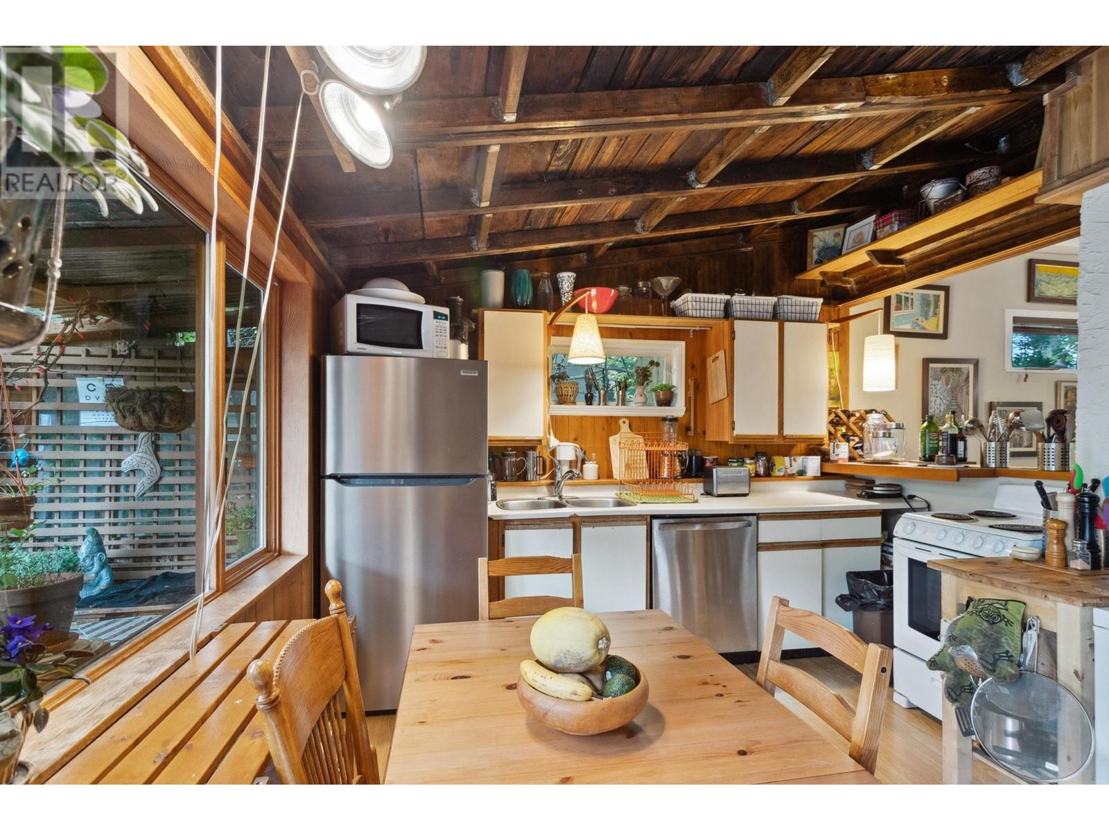 713 E St. James Road, North Vancouver, British Columbia  V7K 1G9 - Photo 5 - R3001386