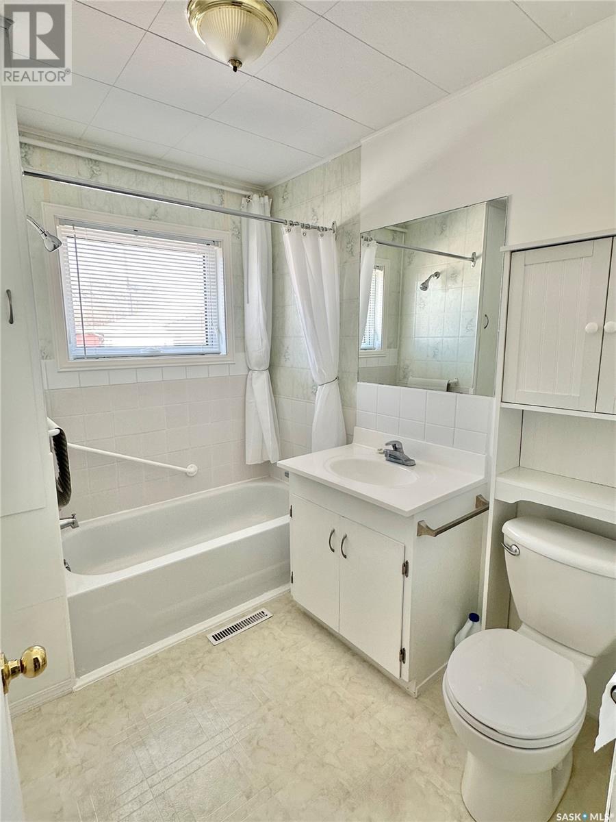 223 2nd Avenue E, Debden, Saskatchewan  S0J 0S0 - Photo 11 - SK999865