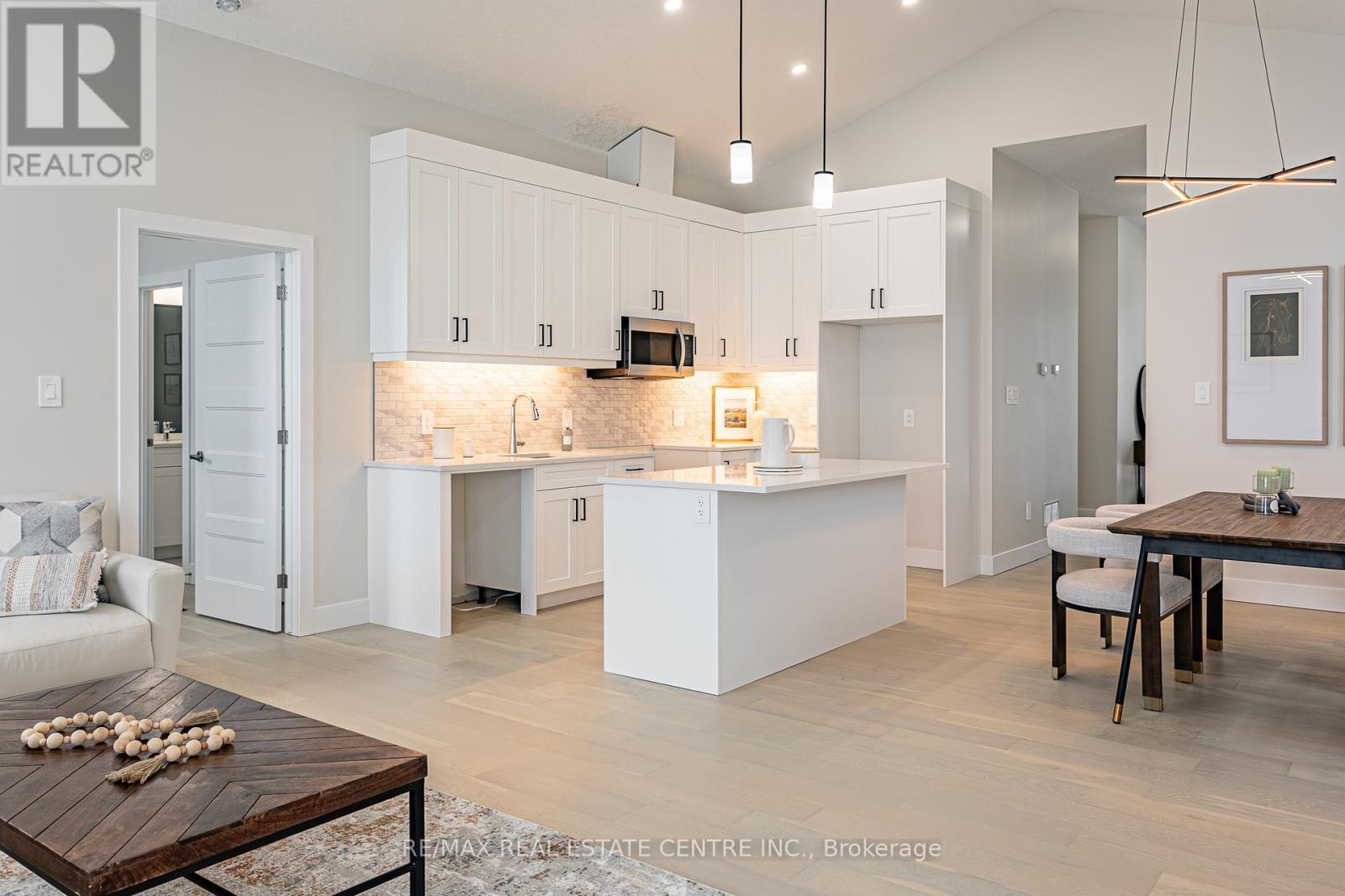 19 - 7966 Fallon Drive, Lucan Biddulph, Ontario  N0M 1V0 - Photo 14 - X12142012