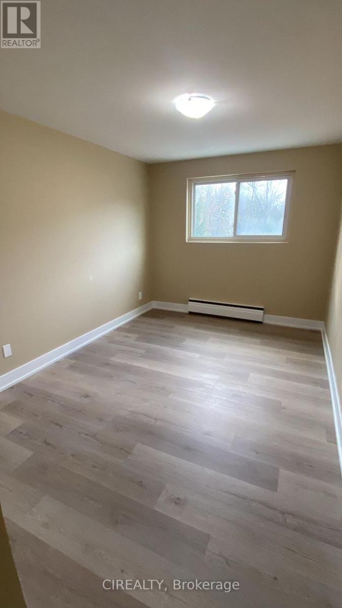 242 Avalon Place, Kitchener, Ontario  N2M 4N9 - Photo 11 - X12142074