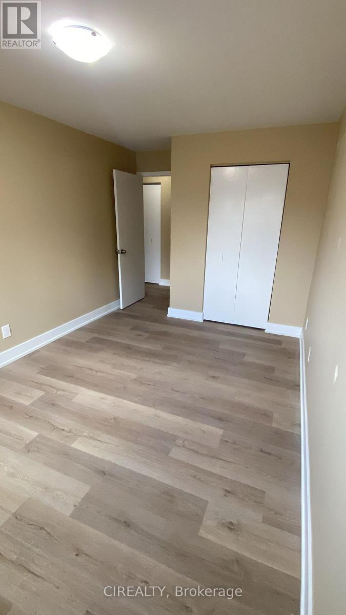 242 Avalon Place, Kitchener, Ontario  N2M 4N9 - Photo 12 - X12142074