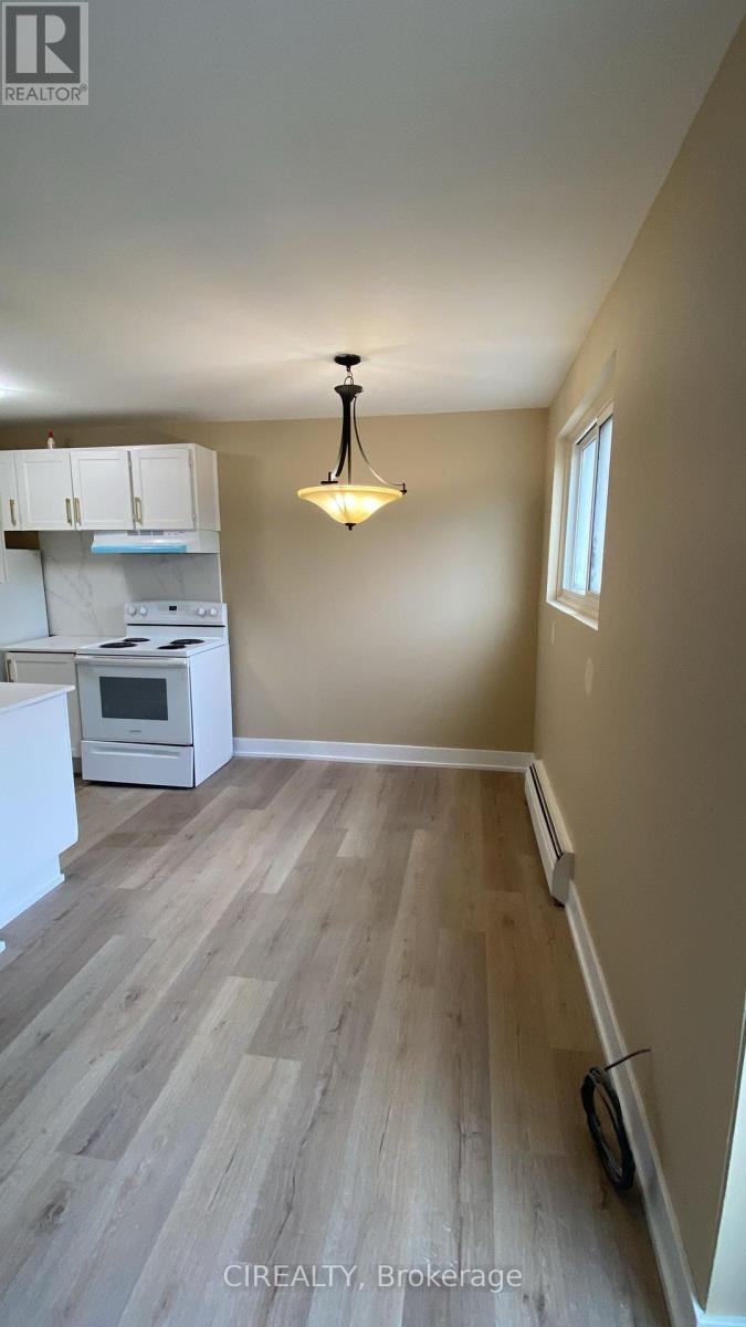 242 Avalon Place, Kitchener, Ontario  N2M 4N9 - Photo 6 - X12142074
