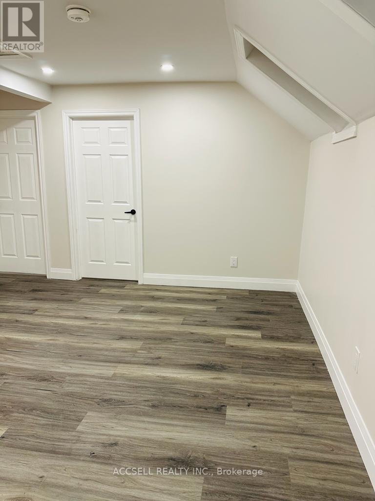 Upper Level - 47 Maple Street, St. Catharines, Ontario  L2R 2A8 - Photo 2 - X12142094