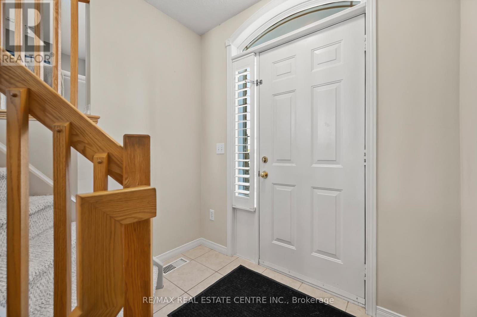 Property at 63 WELLINGTON SOUTH image 4