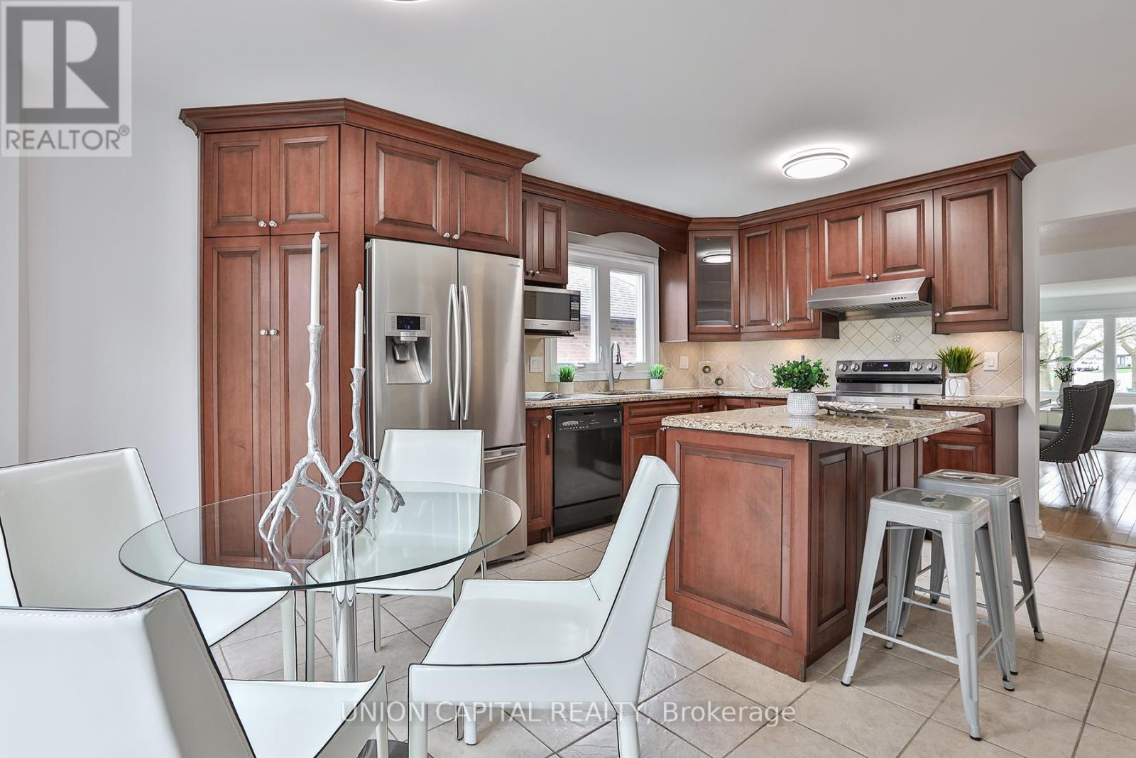 29 Ashfield Drive, Richmond Hill, Ontario  L4E 2L6 - Photo 12 - N12141547