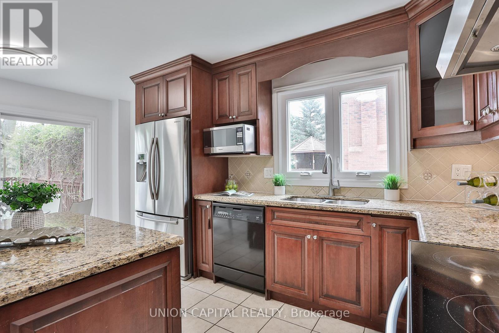 29 Ashfield Drive, Richmond Hill, Ontario  L4E 2L6 - Photo 13 - N12141547