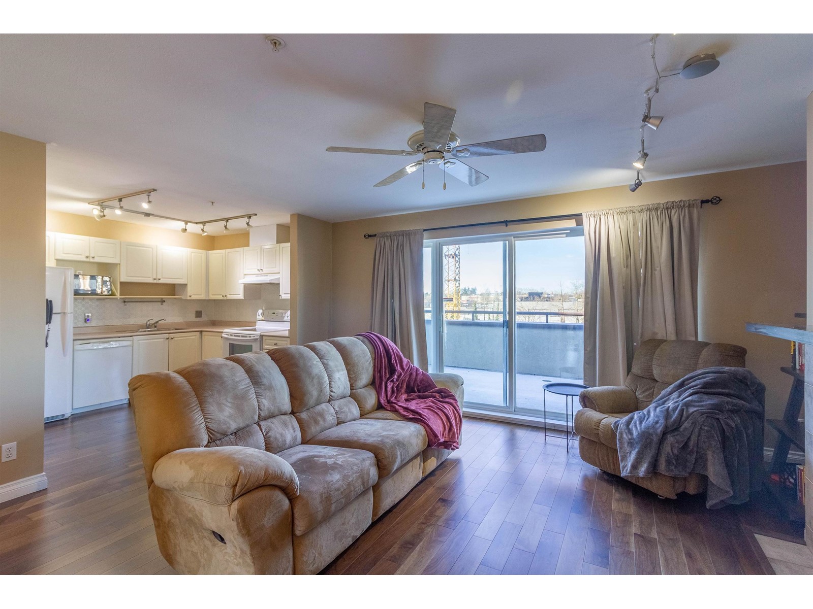 405 7505 138 Street, Surrey, British Columbia  V3W 0W6 - Photo 5 - R2970089