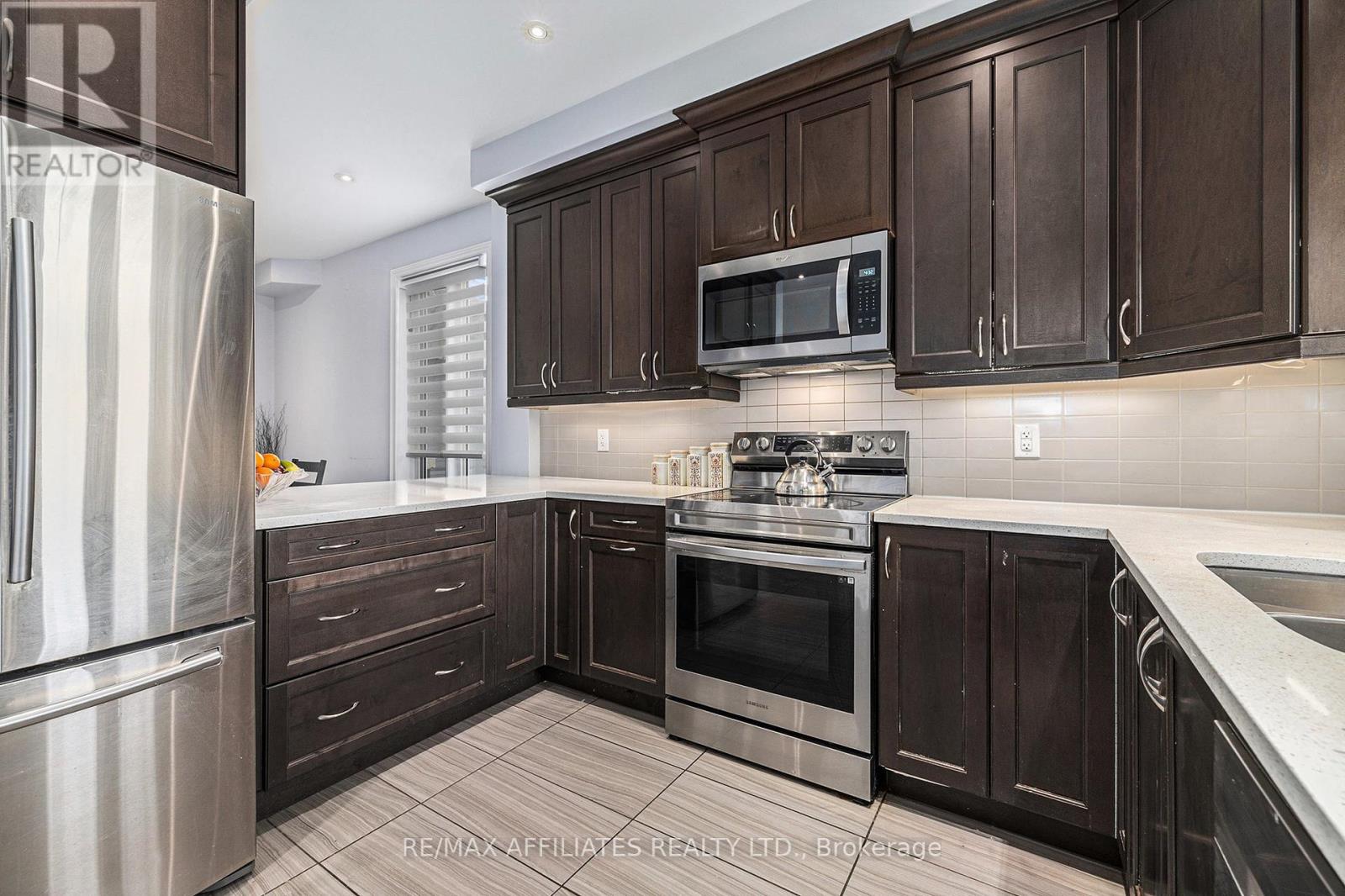 64 Watershield Ridge, Ottawa, Ontario  K2J 5A4 - Photo 8 - X12142198