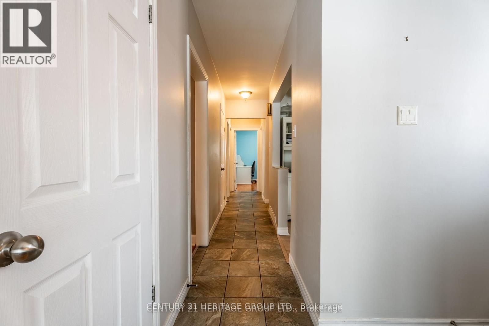 54 Sherwood Rise, Hamilton, Ontario  L8T 1N8 - Photo 12 - X12070063