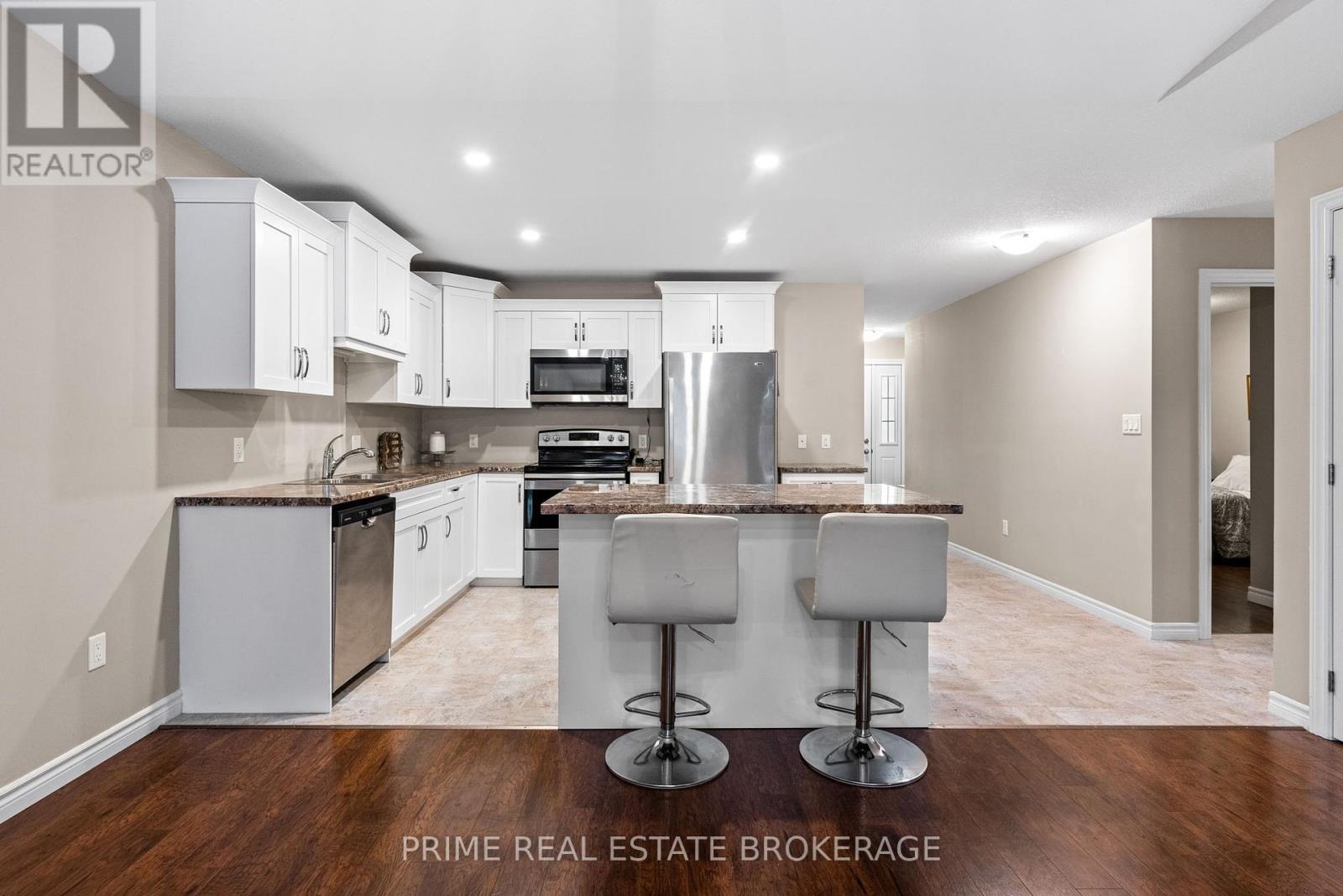 40 Devon Drive, South Huron, Ontario N0M 1S3 - Photo 4 - X11958166