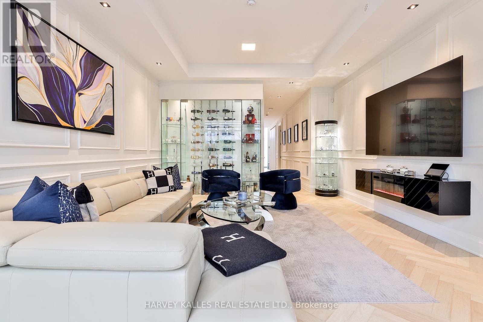 49 Foxbar Road, Toronto, Ontario  M4V 2G5 - Photo 11 - C12141400