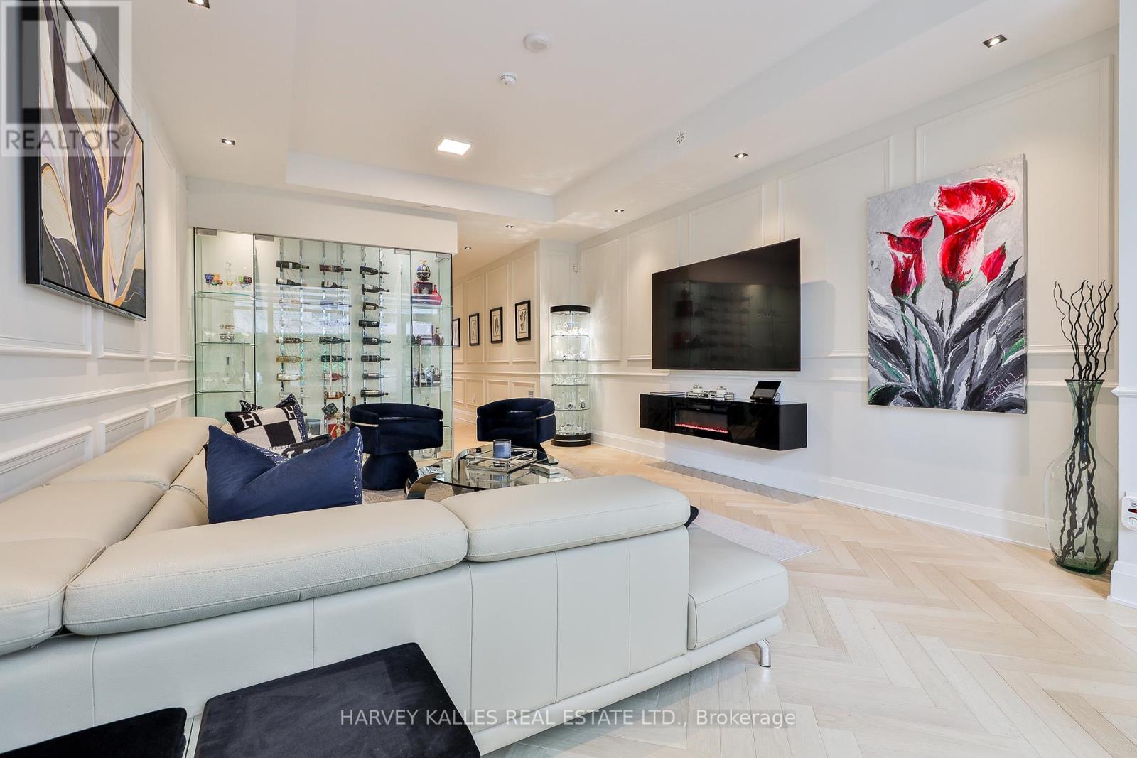 49 Foxbar Road, Toronto, Ontario  M4V 2G5 - Photo 9 - C12141400