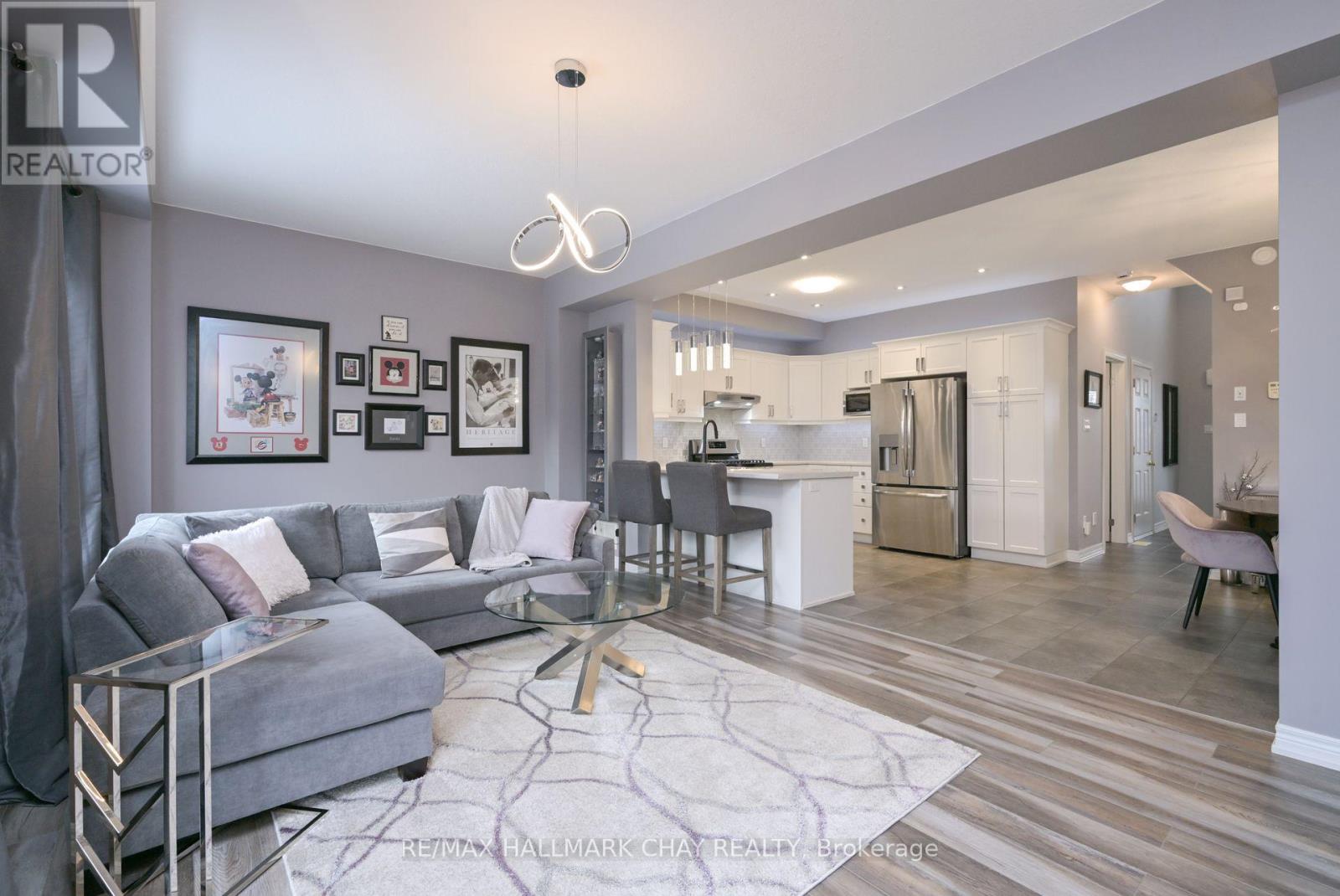 32 Burt Avenue, New Tecumseth, Ontario  L9R 0G8 - Photo 9 - N12041760