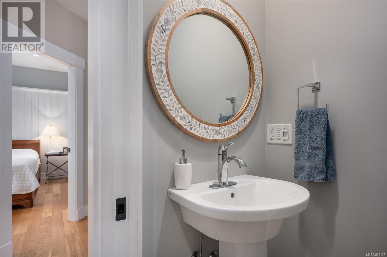 Property at 672 Lowry's Rd image 3